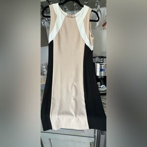 Calvin Klein Dress Size 4
Cream/white/black
Stretch material